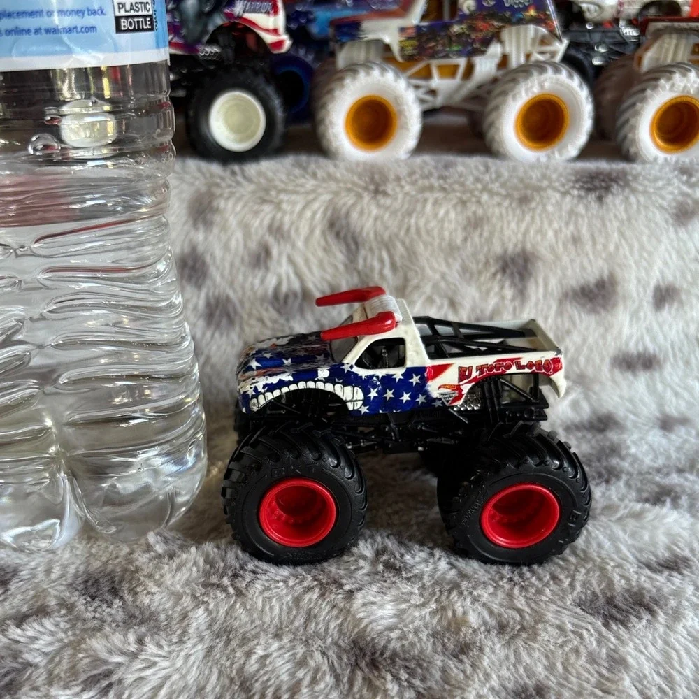 Hot Wheels Monster Jam El Toro Loco Stars and Stripes Monster Truck 1:64 Scale
